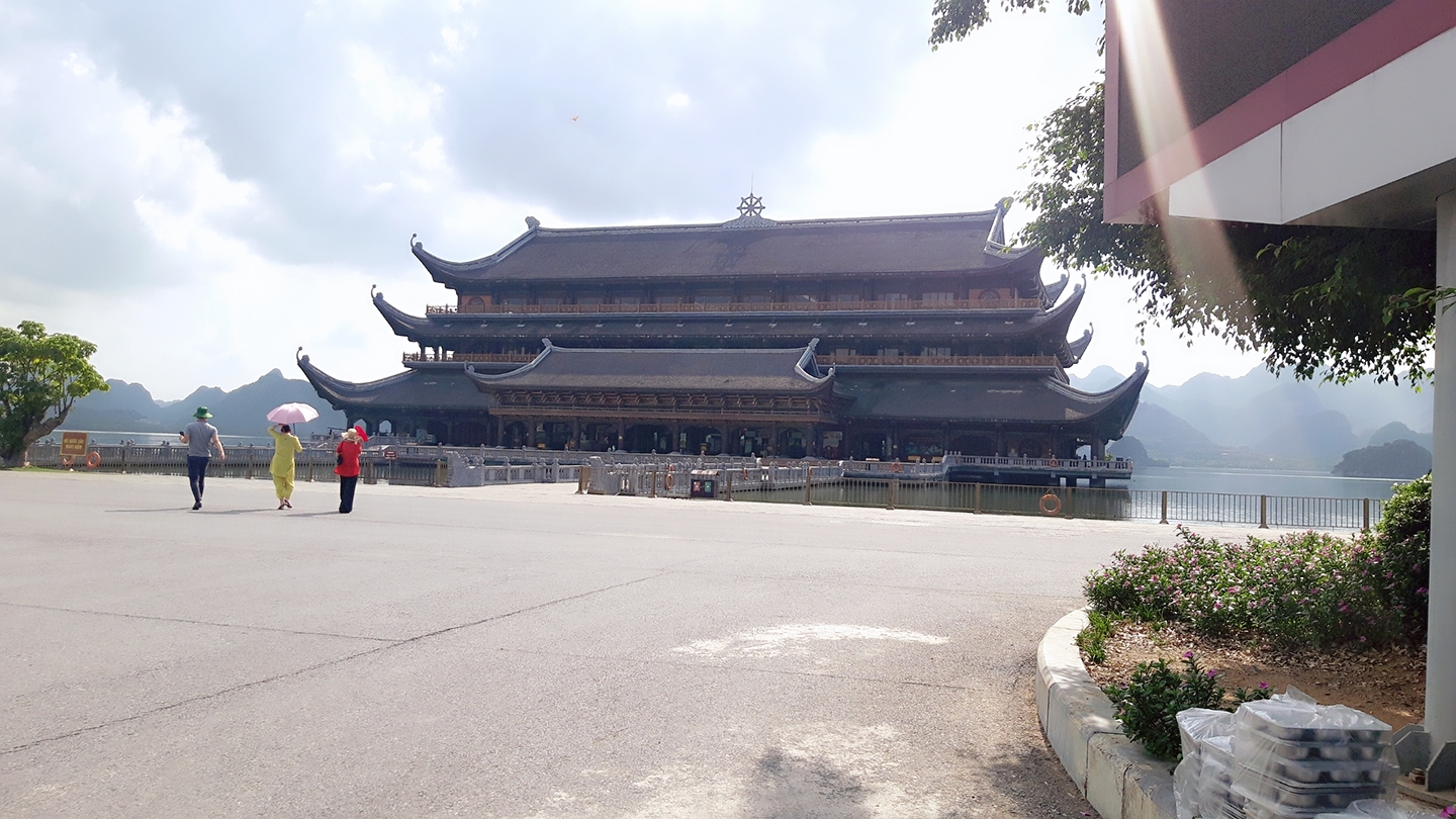 Chùa Tam Chúc Hà Nam: Vãn Cảnh Nơi Miền Đất Thiêng “Tiền Lục Nhạc – Hậu Thất Tinh”