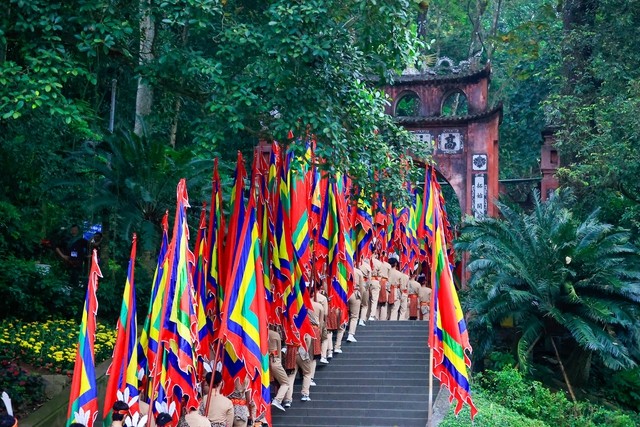 Về Đền Hùng: Trở Về Nguồn Cội Nơi Miền Đất Tổ Linh Thiêng Đẹp Đến Nao Lòng