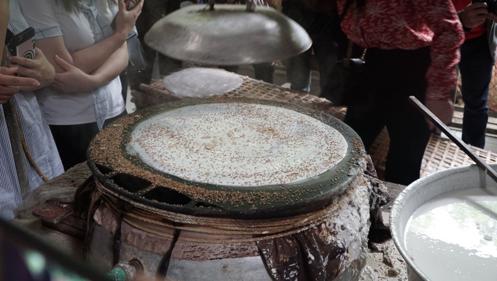 Quy trình làm việc của làng nghề tráng bánh đa kế Bắc Giang 